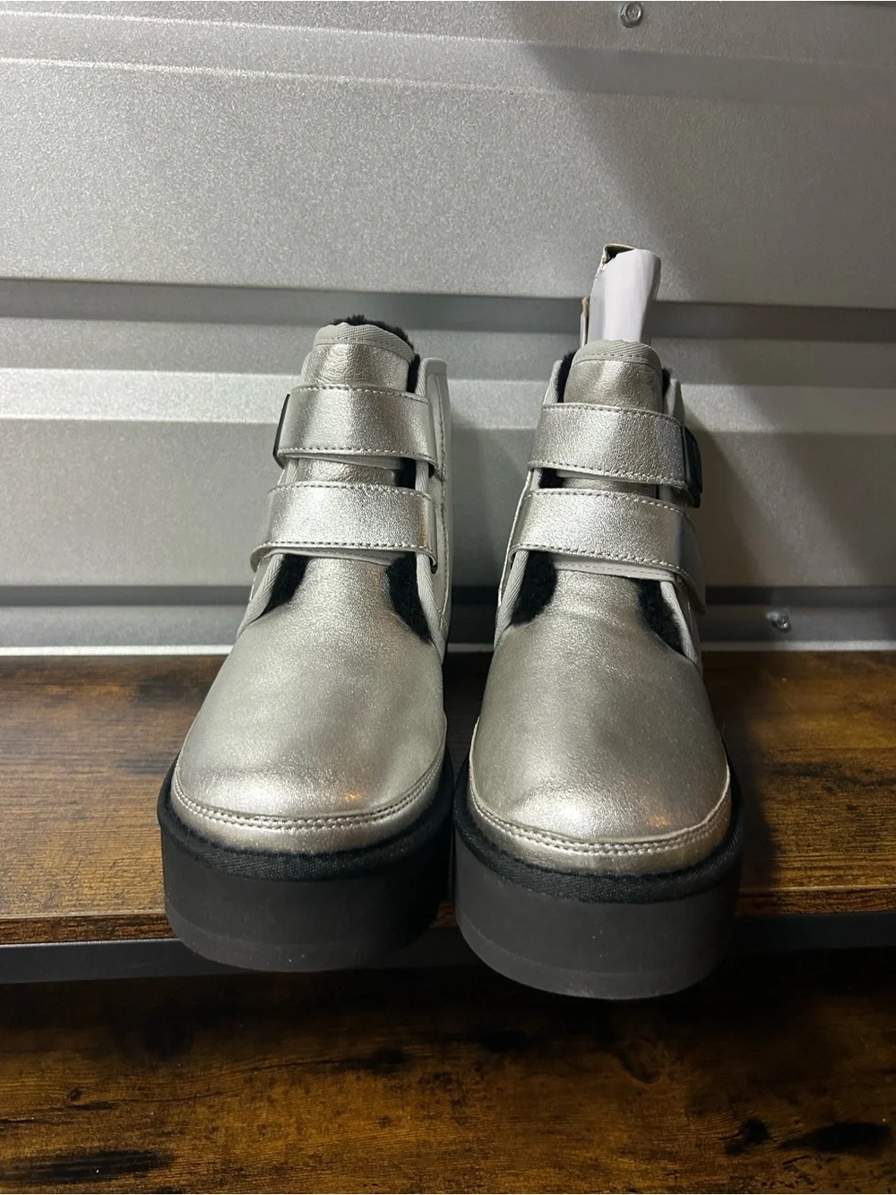 UGG K Neumel Platform Leather Silver Metallic Boots Youth Girls US 4 EU 36
